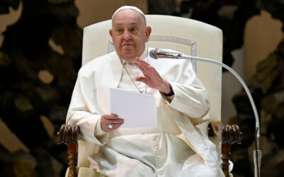 Pope Francis Delivers His Weekly Audience At The Vatican VATICAN CITY, VATICAN - FEBRUARY 05: (EDITOR NOTE: STRICTLY EDITORIAL USE ONLY - NO MERCHANDISING). Pope Francis waves to the faitful during his weekly General Audience at the Paul VI Hall on February 05, 2025 in Vatican City, Vatican. (Photo by Vatican Media via Vatican Pool/Getty Images)