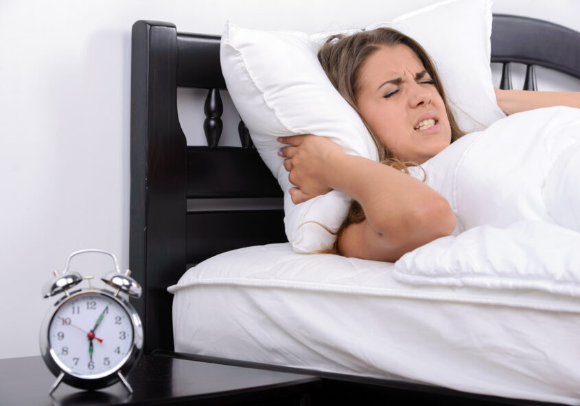 dormi mai puțin de șase ore