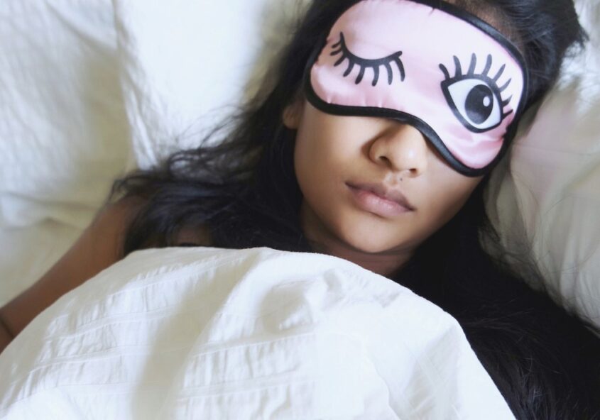 dormi doar pe jumătate