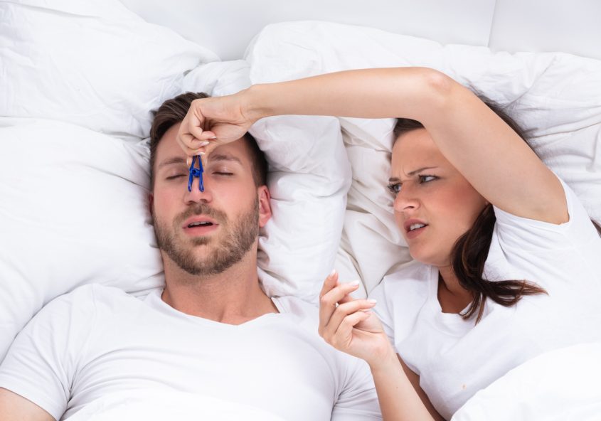 să oprești sforăitul